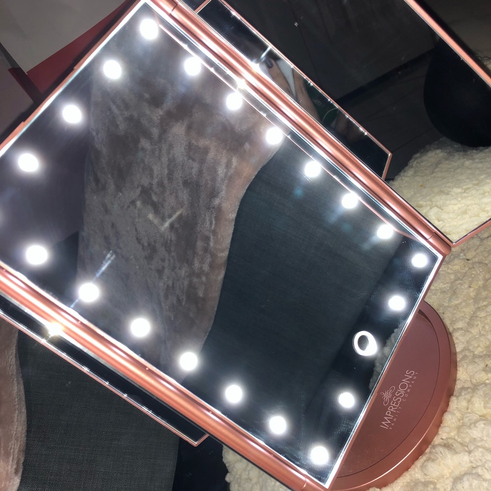 IMPRESSIONS VANITY MIRROR